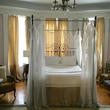 Candy Hill Harlem Bed & Breakfast