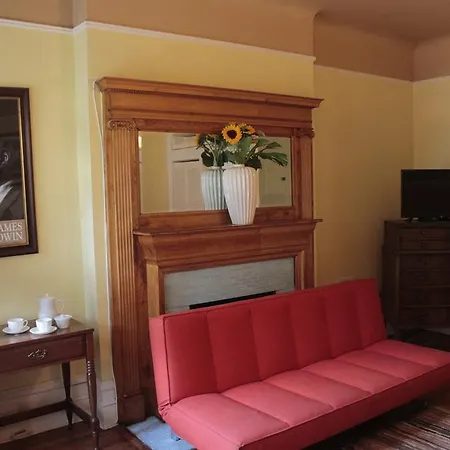 Bed & Breakfast Candy Hill Harlem New York