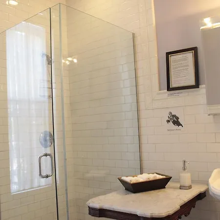 Bed & Breakfast Candy Hill Harlem New York