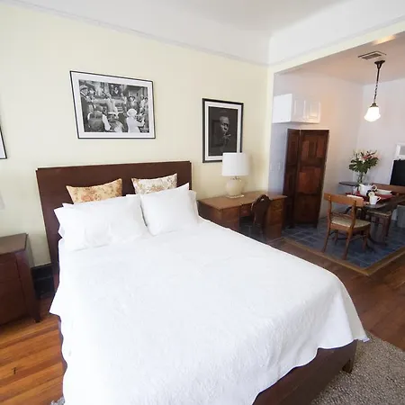 Candy Hill Harlem Bed & Breakfast
