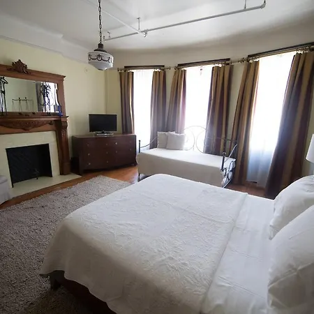 Candy Hill Harlem Bed & Breakfast 3*