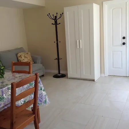 1 Bedroom Away From Home, Staten Island Holiday home