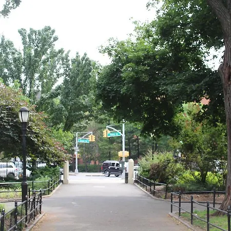 The Quincy Guest house New York