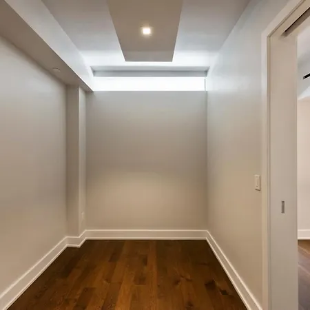 Global Luxury Suites At Franklin Place *