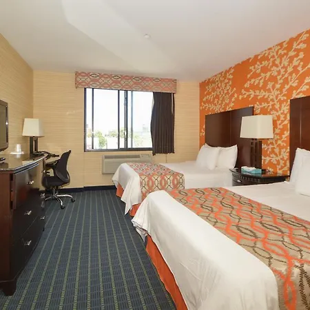 - Laguardia Airport 3*