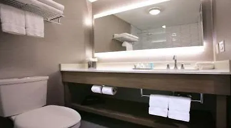 Hotel Wyndham Garden Laguardia South 3*