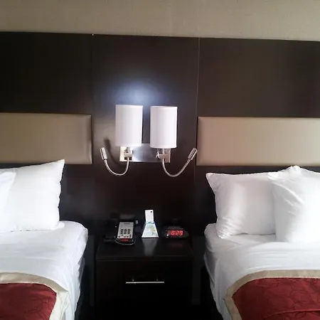 Hotel Howard Johnson By Wyndham Jamaica Ny Near Airtrain Jfk