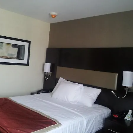 Howard Johnson By Wyndham Jamaica Ny Near Airtrain Jfk New York