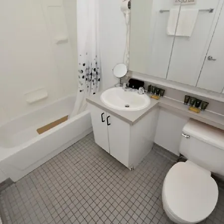 Six Bedroom On Greenwich Street *