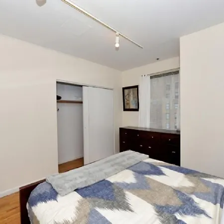 Six Bedroom On Greenwich Street