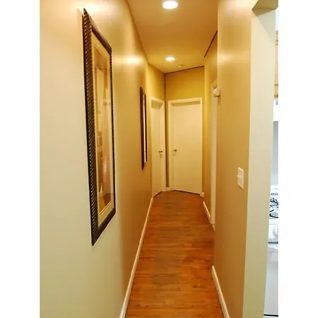 Three-bedroom In Midtown Apartment *