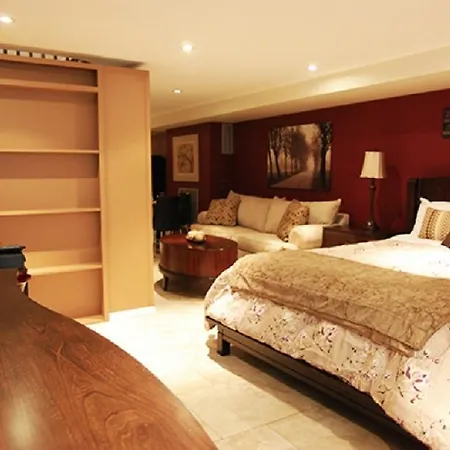 One-bedroom In Ues Apartment New York