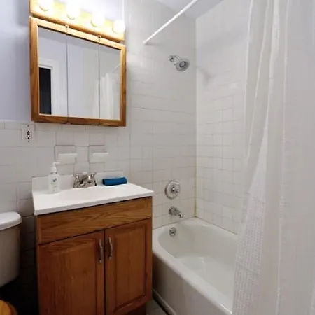 Two Bedroom In Midtown Apartment New York