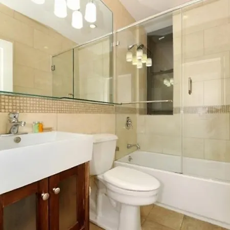 Seventh Avenue One-bedroom Apartment