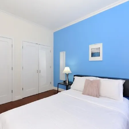One Bedroom Midtown South Apartment New York
