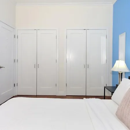 One Bedroom Midtown South Apartment New York