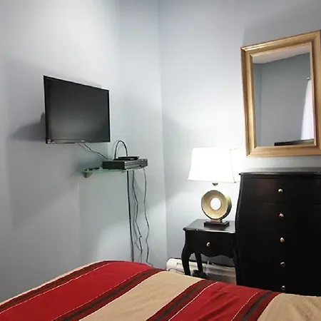 Apartment Three-bedroom In Midtown New York