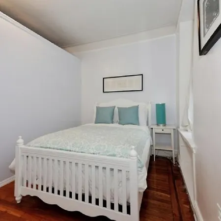 Two Bedroom In Midtown Apartment New York