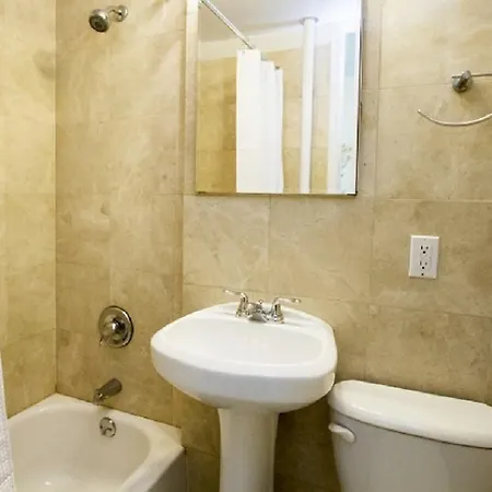 One Bedroom In Greenwich Village Apartment *