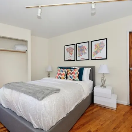 Six Bedroom On Greenwich Street *