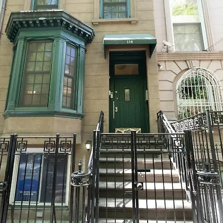Manhattan Brownstone Apartment *