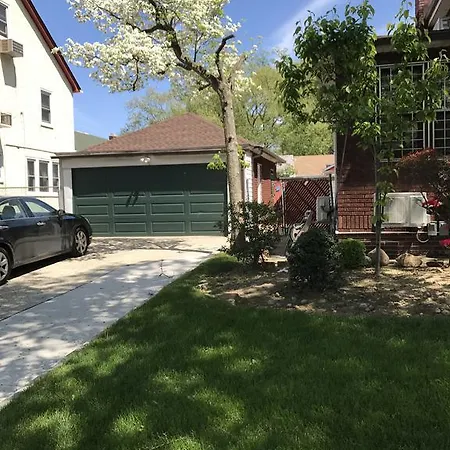 In Flushing With Lakeview Apartment New York