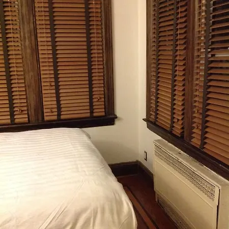 Apartment In Flushing With Lakeview