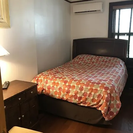 Apartment In Flushing With Lakeview