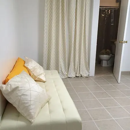 Sunny Three Bedroom House Holiday home
