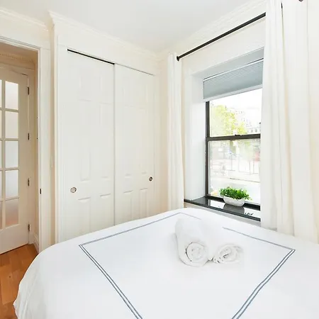 Sunny & Luxurious West Village - 3 Bedrooms!