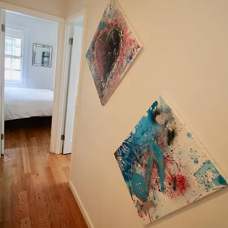 Apartment Carriage House & Courtyard