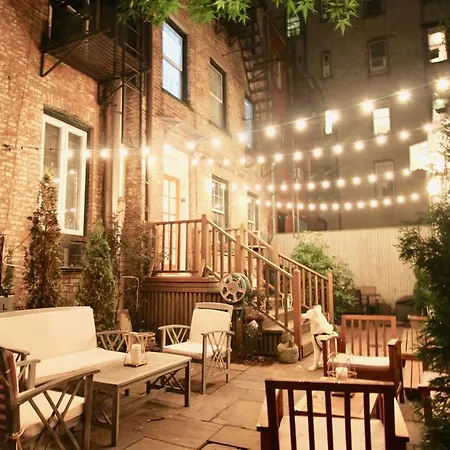 Apartment Carriage House & Courtyard New York