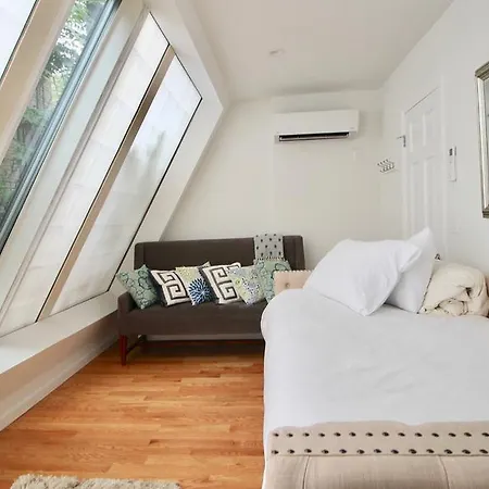 Carriage House & Courtyard Apartment New York