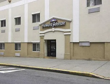 West Farms Hotel 2*