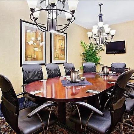 Fairfield & By Marriott Staten Island 3*