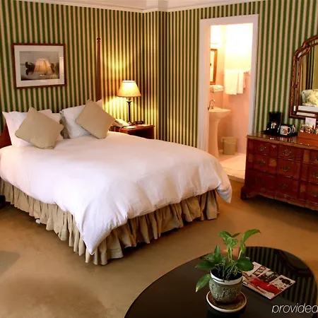 Roger Smith 3* New York