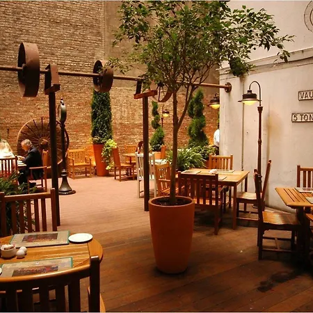Hotel Fitzpatrick Grand