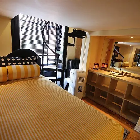 Hotel The International Cozy