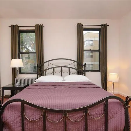 Brooklyn Arthouse Deluxe
