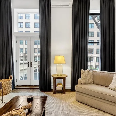 3/2 Columbus Circle #3 Apartment
