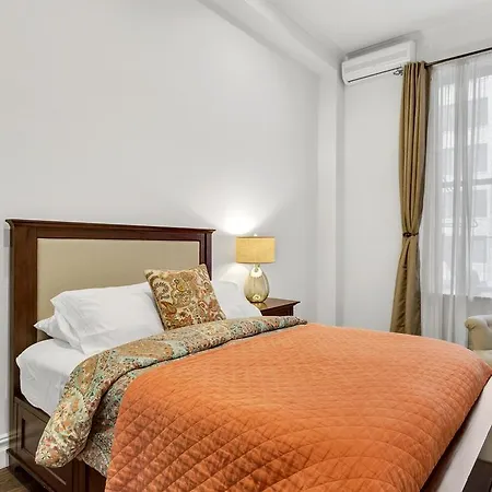 3/2 Columbus Circle #3 Apartment