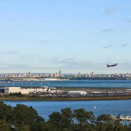 Hotel Springhill By Marriott Laguardia Airport 2*