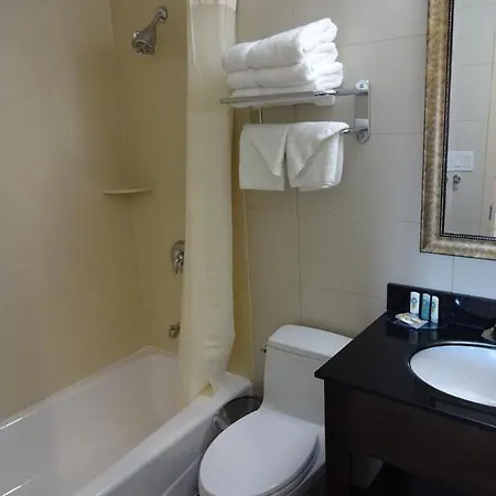 Hotel Quality Near Sunset Park 3*