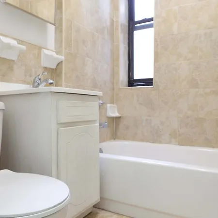 Three- Bedroom On 5th Ave New York