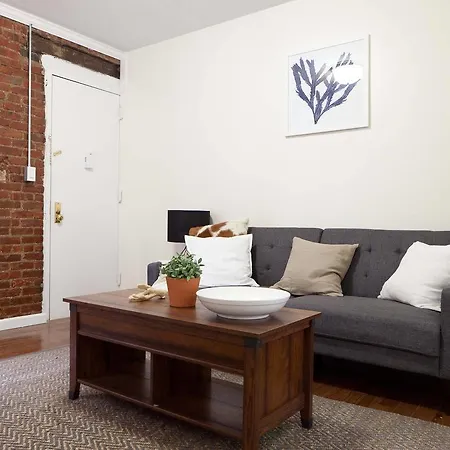 Three- Bedroom On 5th Ave Apartment *