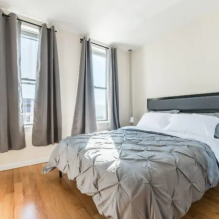 Alluring Astoria 2 Bedrooms 15 Min To Manhattan Via R & M Trains *