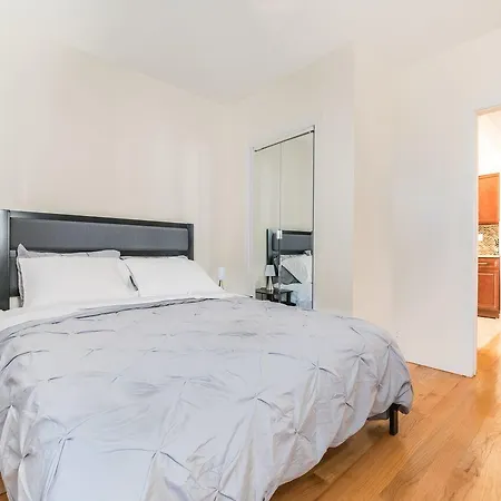 Alluring Astoria 2 Bedrooms 15 Min To Manhattan Via R & M Trains Apartment
