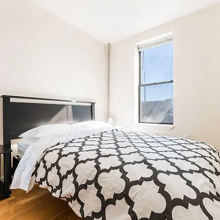Alluring Astoria 2 Bedrooms 15 Min To Manhattan Via R & M Trains