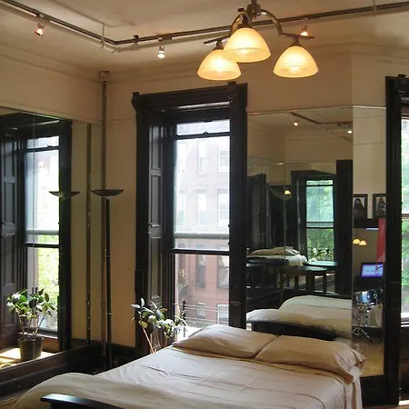 Spacious Luxurious Brooklyn Brownstone Studio Apartment *