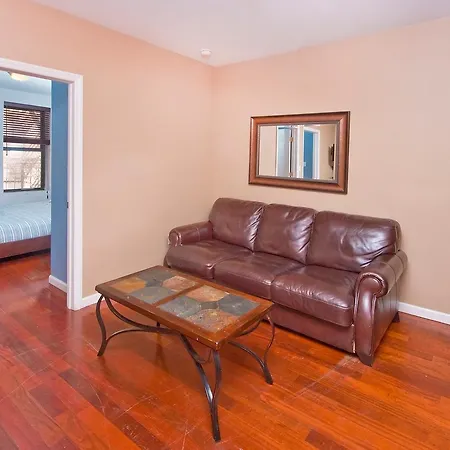 Upper East Suites Apartment *